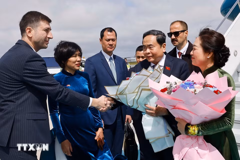 Lễ đón Chủ tịch Quốc hội Trần Thanh Mẫn và Phu nhân tại sân bay Istanbul, thành phố Istanbul, Thổ Nhĩ Kỳ. (Ảnh: Doãn Tấn/TTXVN)