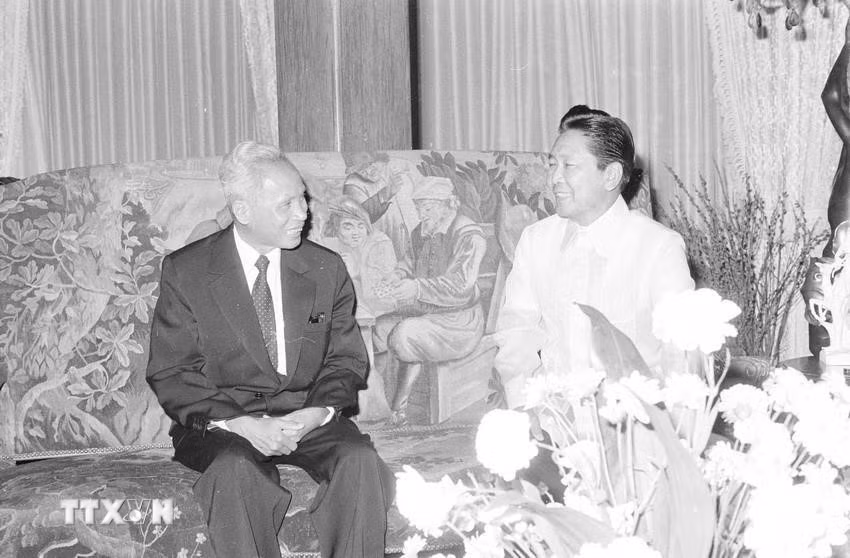 Thủ tướng Philippines Ferdinand Marcos hội đàm với Thủ tướng Phạm Văn Đồng thăm chính thức Philippines (17/9/1978). (Ảnh: Xuân Lâm/TTXVN)