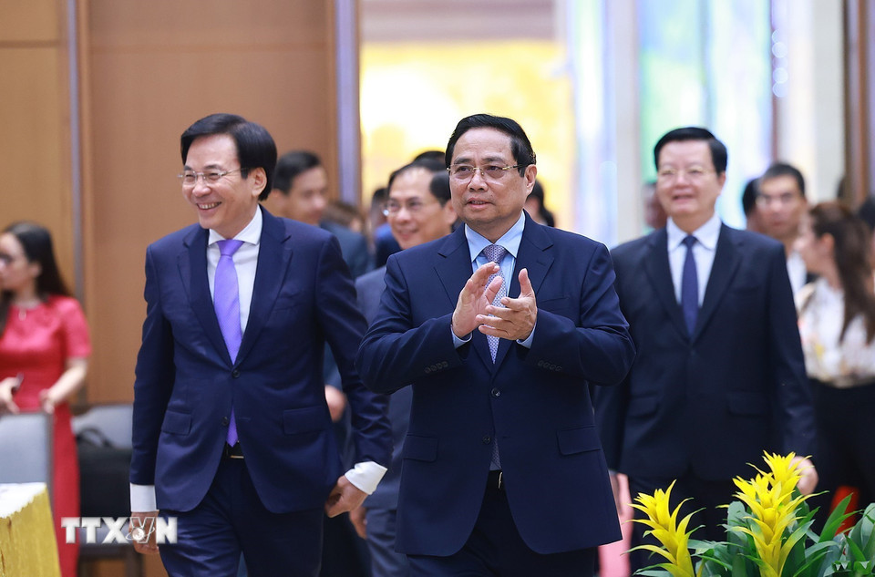 Thủ tướng Phạm Minh Chính chúc Tết lãnh đạo, cán bộ, nhân viên Văn phòng Chính phủ. (Ảnh: Dương Giang/TTXVN)