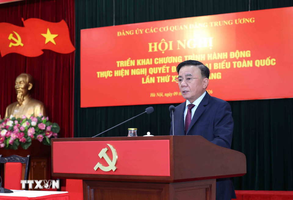 Ông Trần Cẩm Tú, Ủy viên Bộ Chính trị, Thường trực Ban Bí thư, Bí thư Đảng ủy các cơ quan Đảng Trung ương phát biểu chỉ đạo hội nghị. (Ảnh: Phương Hoa/TTXVN)