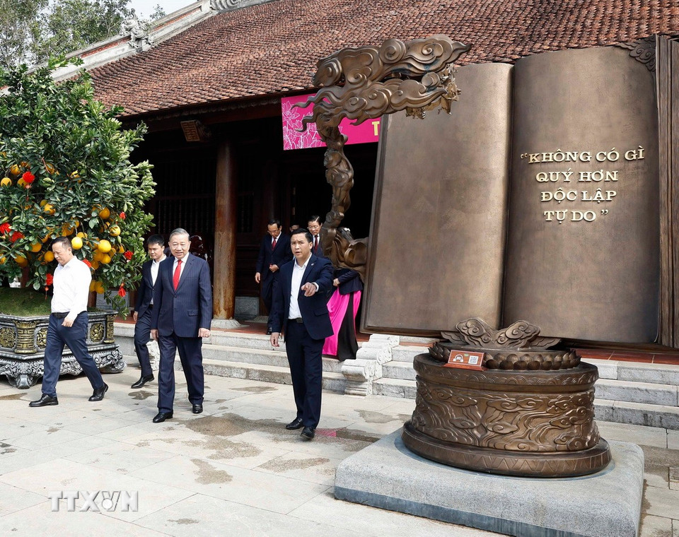 Tổng Bí thư Tô Lâm tại Khu Di tích Quốc gia Đặc biệt Kim Liên, tỉnh Nghệ An. (Ảnh: Thống Nhất/TTXVN)