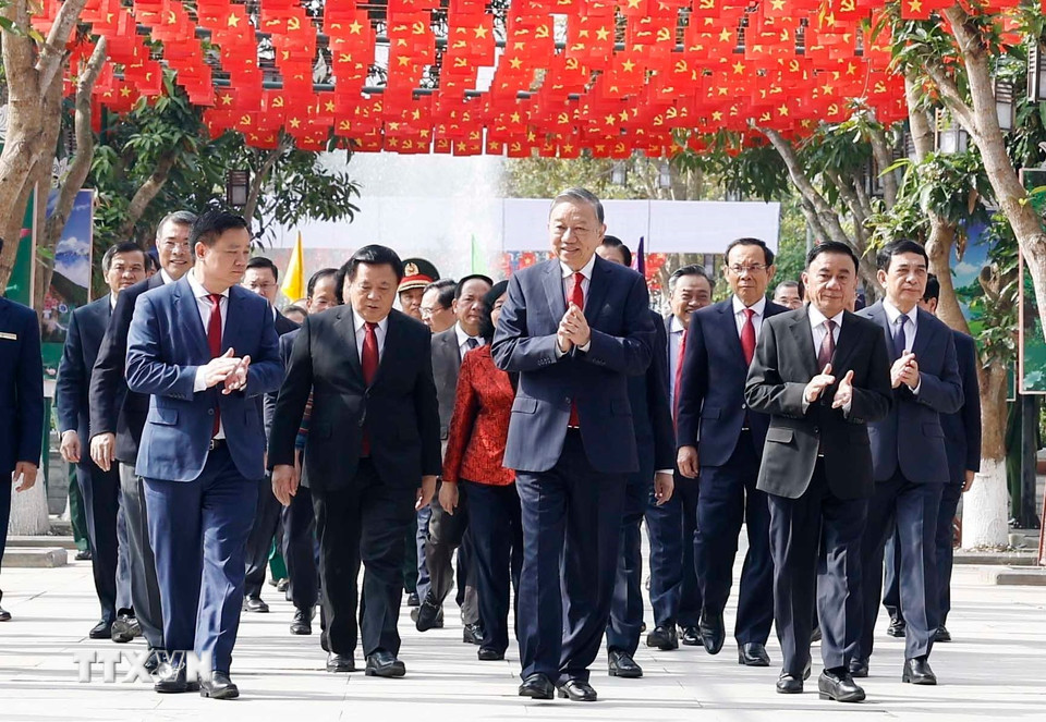 Tổng Bí thư Tô Lâm cùng Đoàn công tác của Trung ương đến Khu Di tích Quốc gia Đặc biệt Kim Liên, tỉnh Nghệ An. (Ảnh: Thống Nhất/TTXVN)