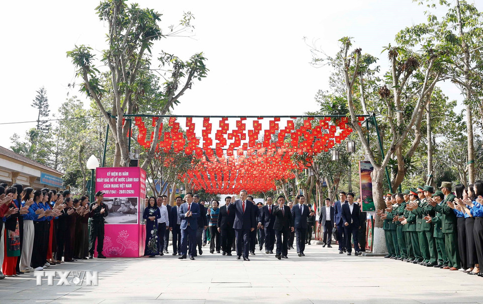 Tổng Bí thư Tô Lâm cùng Đoàn công tác của Trung ương đến Khu Di tích Quốc gia Đặc biệt Kim Liên, tỉnh Nghệ An. (Ảnh: Thống Nhất/TTXVN)
