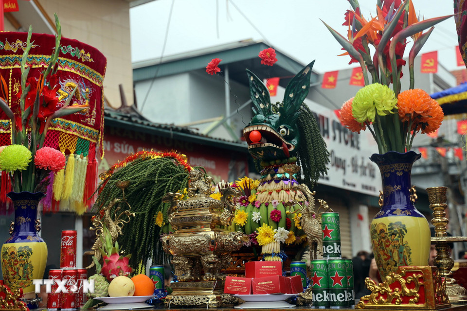 Linh vật long mã được kết tỉ mỉ từ các sản vật địa phương, mang vẻ đẹp và thần thái vốn không thể thiếu trong đoàn rước các cụ thượng thọ. (Ảnh: Đức Hiếu/TTXVN)