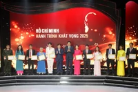 Vinh danh các gương tiêu biểu trong phong trào học tập và làm theo tấm gương tư tưởng đạo đức, phong cách Hồ Chí Minh các tỉnh miền Trung-Tây Nguyên. (Ảnh: Văn Tý/TTXVN)