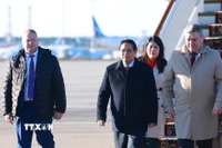 Thứ trưởng Bộ Ngoại giao Liên bang Nga Rudenko Andrey Yurevych đón Thủ tướng Phạm Minh Chính tại sân bay Vnukovo 2, thủ đô Moskva. (Ảnh: Dương Giang/TTXVN)
