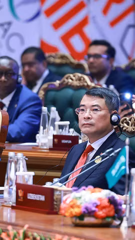 Thủ tướng Lê Minh Hưng tham dự phiên họp Hội nghị thượng đỉnh BRICS lần thứ 18 về “Tự cường, đổi mới sáng tạo, hợp tác và phát triển bền vững: Định hình tương lai tăng trưởng bao trùm toàn cầu”. (Ảnh: Dương Giang/TTXVN)