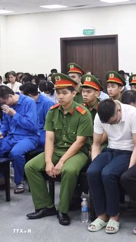 Các bị cáo tại phiên tòa. (Ảnh: Kim Anh/TTXVN)