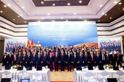 Tổng Bí thư, Chủ tịch nước Tô Lâm và các đại biểu tại Hội nghị Ngoại giao lần thứ 33. (Ảnh: Thống Nhất/TTXVN)