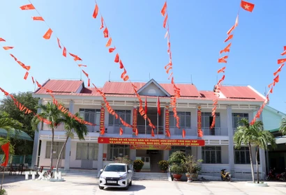 Xã Phước Hữu (tỉnh Khánh Hòa) trang trí lộng lẫy cờ hoa chào mừng bầu cử Quốc hội khóa XVI và Hội đồng Nhân dân các cấp nhiệm kỳ 2026- 2031. (Ảnh: Công Thử/TTXVN)