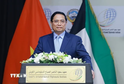 Thủ tướng Phạm Minh Chính phát biểu về chính sách của Việt Nam tại Học viện Ngoại giao Kuwait. (Ảnh: Dương Giang/TTXVN)