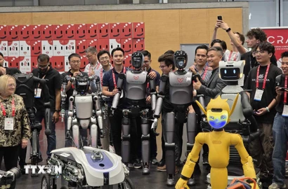 Robot VR-H3 của VinRobotics tham gia cuộc diễu hành robot tại ICRA 2026. (Ảnh: Vũ Hiệp/TTXVN)