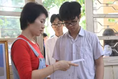 Thí sinh dự thi lớp 10. (Ảnh: PV/Vietnam+)