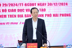 Thứ trưởng Bộ Giáo dục và Đào tạo Phạm Ngọc Thưởng chỉ đạo dứt khoát làm tốt dạy học chính khoá. (Ảnh: Bộ GD-ĐT)