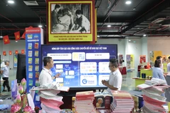 Khu trưng bày của Nhà xuất bản Giáo dục Việt Nam tại Không gian "Sáng tạo để kiến thiết" của Cục Xuất bản, In và Phát hành. (Ảnh: PV/Vietnam+)