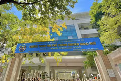 Trường Trung học phổ thông chuyên Ngoại ngữ cho học sinh học trực tuyến giữa hai đợt nghỉ lễ. (Ảnh: NTCC)