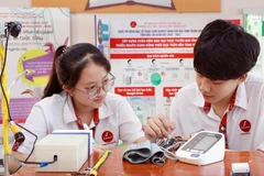 Học sinh tham gia hoạt động nghiên cứu khoa học, kỹ thuật. (Ảnh: Bộ GD-ĐT)