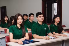 Giờ học trên giảng đường của sinh viên Trường Đại học Quản trị và Kinh doanh Hà Nội (Đại học Quốc gia Hà Nội). (Ảnh: PV/Vietnam+)