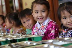Bữa ăn bán trú đảm bảo dinh dưỡng của học sinh tỉnh Cao Bằng với sự bảo trợ của Quỹ Vì tầm vóc Việt. (Ảnh: PV/Vietnam+)