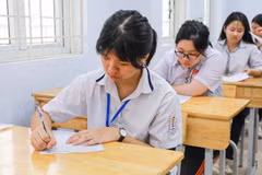 Thí sinh Hà Nội dự thi vào lớp 10 môn Ngữ văn. (Ảnh: TTXVN)