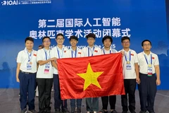 Đoàn IOAI Việt Nam 2025 từ trái sang phải: Nguyễn Khắc Trung Kiên, Hoàng Công Bảo Long, Nguyễn Nhật Minh, Nguyễn Phú Nhân, Bùi Đàm Quân, Bùi Quang Nguyên, Nguyễn viết Trung Nhân, Nguyễn Hữu Tuấn. (Ảnh: Bộ GD-ĐT)