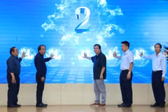 Ban tổ chức thực hiện nghi thức phát động cuộc thi. (Ảnh: PV/Vietnam+)