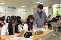 Giờ học của thầy và trò Trường Trung học cơ sở Hoàng Mai, Hà Nội. (Ảnh: Phạm Mai/Vietnam+