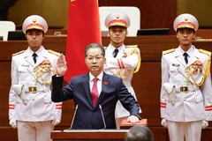 Chánh án Tòa án nhân dân Tối cao Nguyễn Văn Quảng tuyên thệ. (Ảnh: Doãn Tấn/TTXVN)