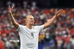 Haaland lại lập công để giúp Na Uy thẳng tiến vòng 1/8 World Cup 2026. (Ảnh: AFP/TTXVN)