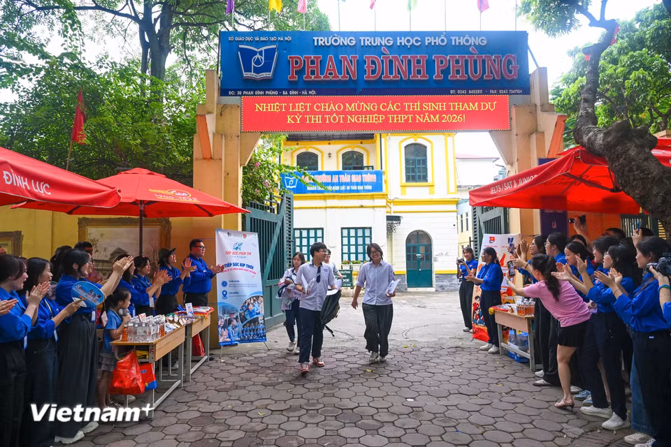 Sáng nay, hơn 1,2 triệu thí sinh trên cả nước đã hoàn thành bài thi cuối cùng, chính thức khép lại Kỳ thi tốt nghiệp Trung học phổ thông đầy căng thẳng. (Ảnh: Minh Sơn/Vietnam+)