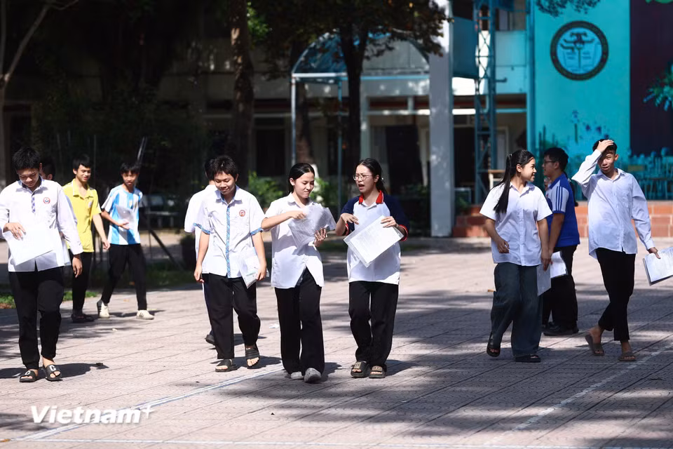 Ngày mai 31/5, thí sinh sẽ thi môn Toán theo hình thức tự luận, thời gian làm bài 120 phút. (Ảnh: Hoài Nam/Vietnam+)