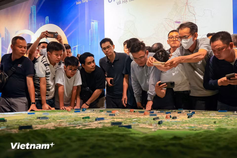 Quy hoạch tầm nhìn 100 năm, Hà Nội hướng tới trở thành thành phố toàn cầu “Văn hiến - Thông minh - Sáng tạo - Sinh thái”, thuộc nhóm các thủ đô có chất lượng sống và hạnh phúc cao nhất thế giới. (Ảnh: Hoài Nam/Vietnam+)