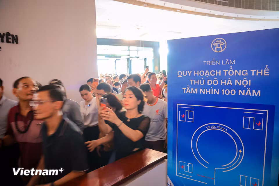 Tầng 4 có diện tích khoảng 1.200m2 được thiết kế không gian triển lãm trang trọng, trưng bày sa bàn ứng dụng công nghệ trình chiếu mapping 3D hiển thị sinh động và trực quan định hướng quy hoạch. (Ảnh: Hoài Nam/Vietnam+)