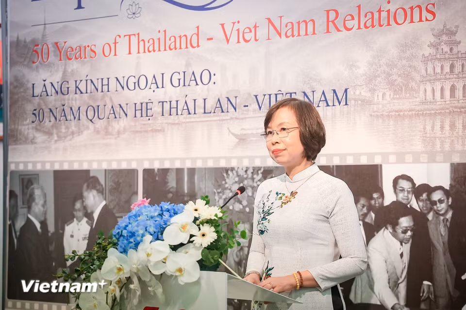 Bà Vũ Việt Trang, Phó Trưởng Ban Tuyên giáo và Dân vận Trung ương, Tổng Giám đốc Thông tấn xã Việt Nam phát biểu tại buổi khai mạc triển lãm. (Ảnh: Hoài Nam/Vietnam+)