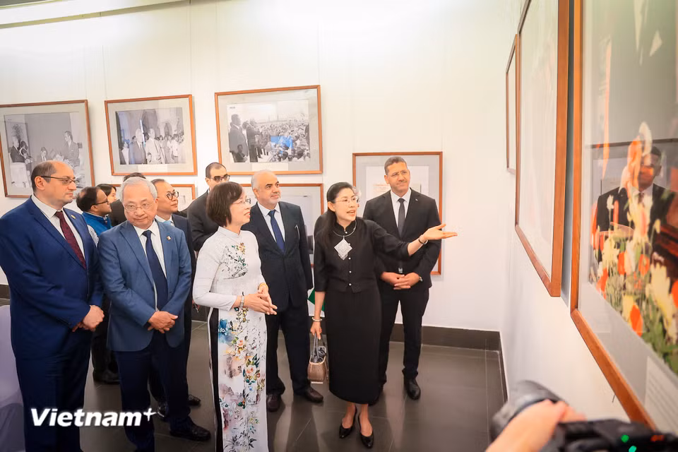 Nhân dịp kỷ niệm 50 năm thiết lập quan hệ ngoại giao giữa Việt Nam và Thái Lan (06/8/1976 – 06/8/2026), Đại sứ quán Vương quốc Thái Lan tại Hà Nội, phối hợp với Thông tấn xã Việt Nam và Bảo tàng Mỹ thuật Việt Nam tổ chức triển lãm ảnh. (Ảnh: Hoài Nam/Vietnam+)