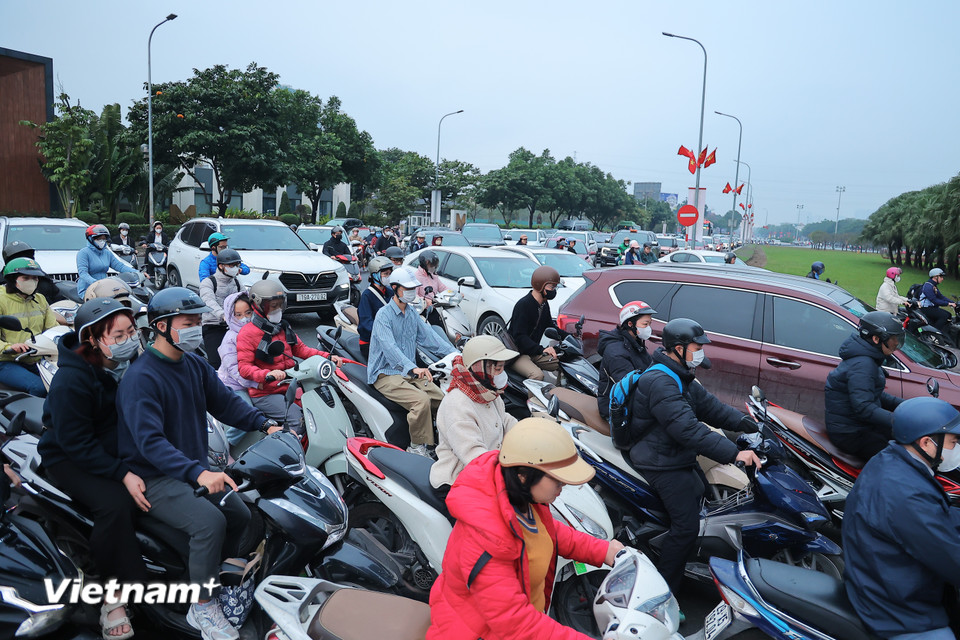 Đường Lê Quang Đạo điểm đầu hướng đi Mễ Trì xảy ra ùn nhẹ vào thời điểm 7 giờ 30 phút, tuy nhiên đến khoảng 8 giờ 30 phút khu vực này đã lưu thông dễ dàng. (Ảnh: Hoài Nam/Vietnam+)
