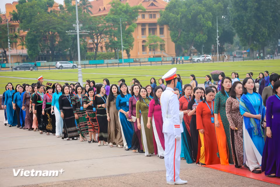 Nhiệm kỳ 2026-2031, Hội Liên hiệp phụ nữ Việt Nam tập trung ba khâu đột phá: nâng cao chất lượng nguồn nhân lực nữ; chuyển đổi số toàn diện, hướng mạnh về cơ sở; thúc đẩy phụ nữ khởi nghiệp, đổi mới sáng tạo, làm giàu chính đáng. (Ảnh: Hoài Nam/Vietnam+)