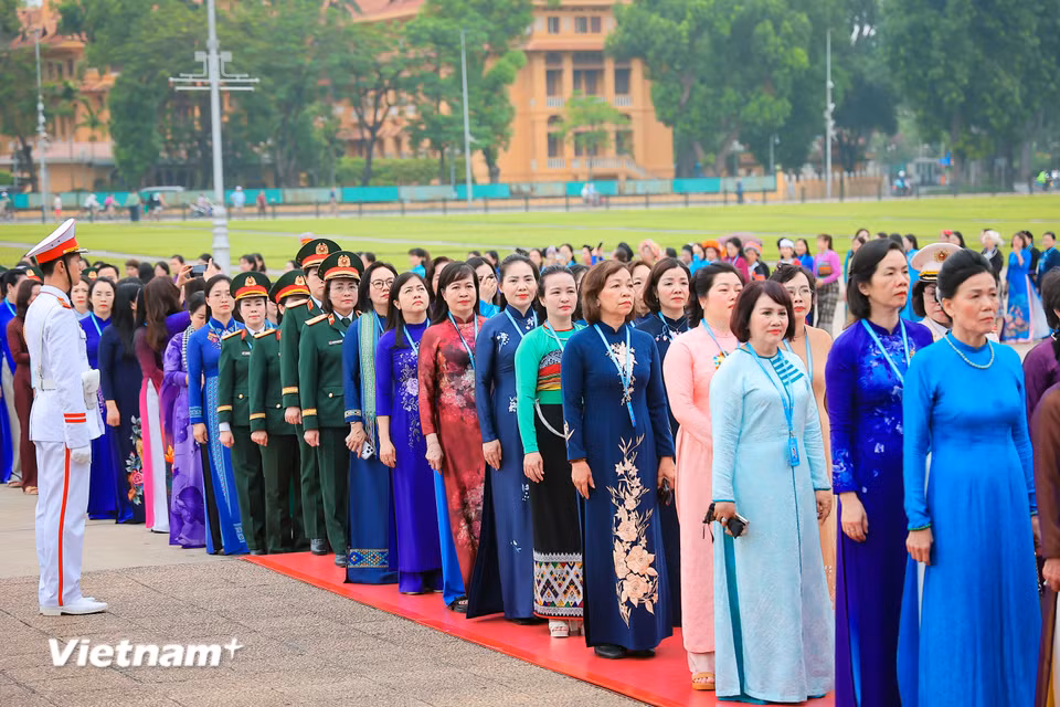 Đại hội đại biểu Phụ nữ toàn quốc lần thứ XIV với chủ đề "Phụ nữ Việt Nam phát huy truyền thống, bản lĩnh, trí tuệ, trách nhiệm; xây dựng tổ chức Hội vững mạnh; thúc đẩy bình đẳng giới, thực hiện đại đoàn kết toàn dân tộc, chung sức xây dựng đất nước dân chủ, giàu mạnh, phồn vinh, văn minh, hạnh phúc." (Ảnh: Hoài Nam/Vietnam+)