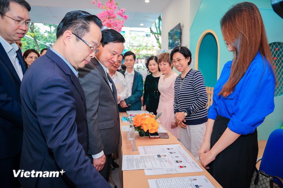 Trong đó 92.997 là công dân trên 18 tuổi tính đến 15/3/2026 và 663 cán bộ, chiến sỹ Công an phường và trung đoàn cơ động tham gia bỏ phiếu tại phường Bạch Mai. (Ảnh: Hoài Nam/Vietnam+)