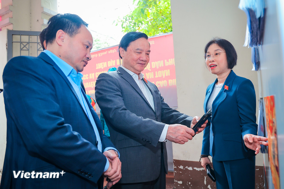 Các điểm đều có mã QR công khai danh sách cử tri của các khu vực. (Ảnh: Hoài Nam/Vietnam+)