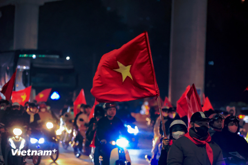 Sau thất bại trước U23 Trung Quốc, cổ động viên đội nhà có dịp ăn mừng chiến thắng trước U23 Hàn Quốc. (Ảnh: Hoài Nam/Vietnam+)