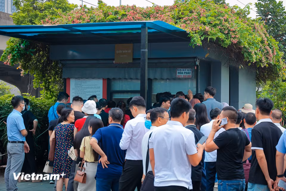 Khu vực phòng vé luôn chật kín người đợi tới lượt nhận vé để vào bảo tàng. (Ảnh: Hoài Nam/Vietnam+)