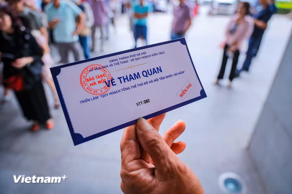 Tất cả vé vào cửa đều được phát miễn phí. (Ảnh: Hoài Nam/Vietnam+)