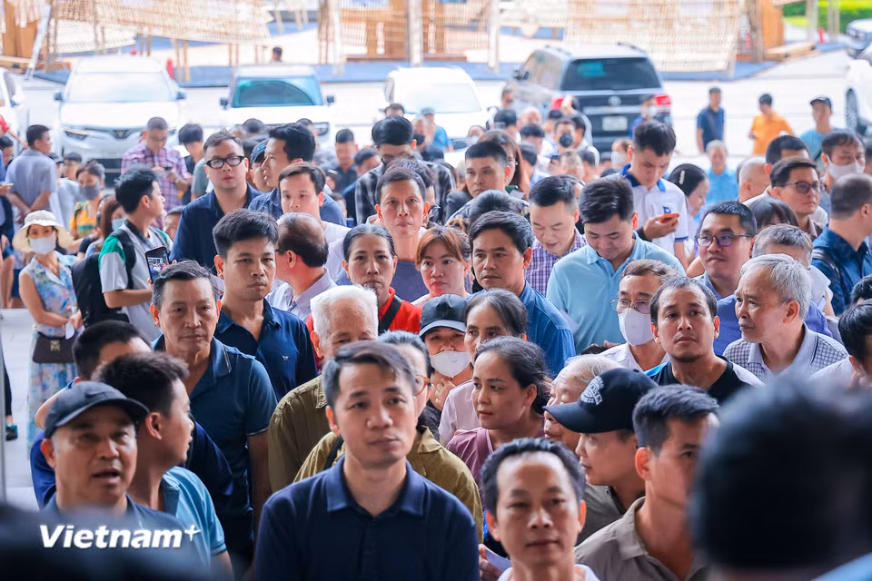 Theo ghi nhận của phóng viên, nhiều người dân đã tới bảo tàng xếp hàng từ 13 giờ đợi đến 14 giờ mở cửa vào tham quan. (Ảnh: Hoài Nam/Vietnam+)