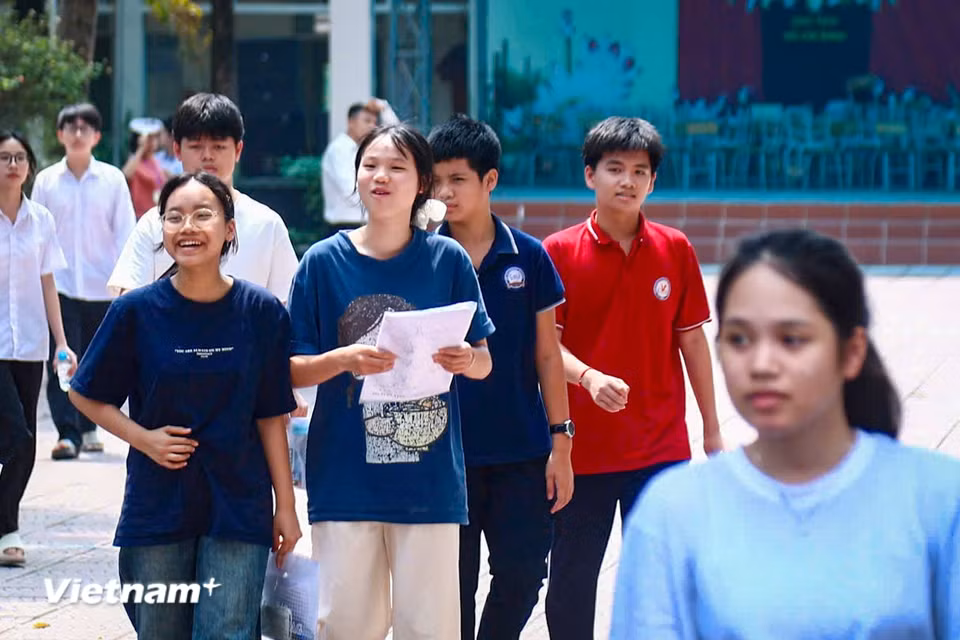 Bước vào môn thi Toán, thí sinh cho biết đã chuẩn bị kỹ lưỡng kiến thức và tâm lý để hoàn thành tốt bài thi cuối cùng. (Ảnh: Hoài Nam/Vietnam+)