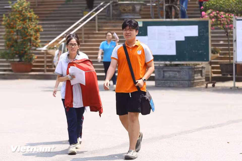 Ngày mai 1/6, những thí sinh thi chuyên Toán, Ngữ văn và Ngoại ngữ khác thi buổi sáng, buổi chiều thi các môn Khoa học tự nhiên, Lịch sử và Địa lý. (Ảnh: Hoài Nam/Vietnam+))