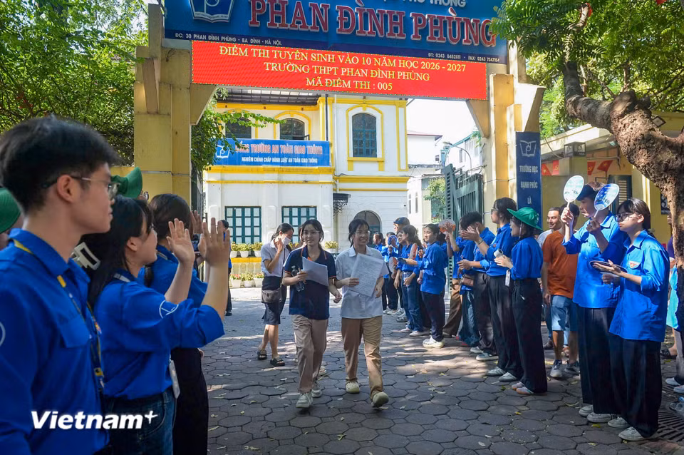 Sáng 31/5, học sinh Hà Nội đã hoàn thành bài thi môn Toán - môn thi cuối cùng trong kì thi tuyển sinh lớp 10 công lập năm học 2026 - 2027. (Ảnh: Hoài Nam/Vietnam+)