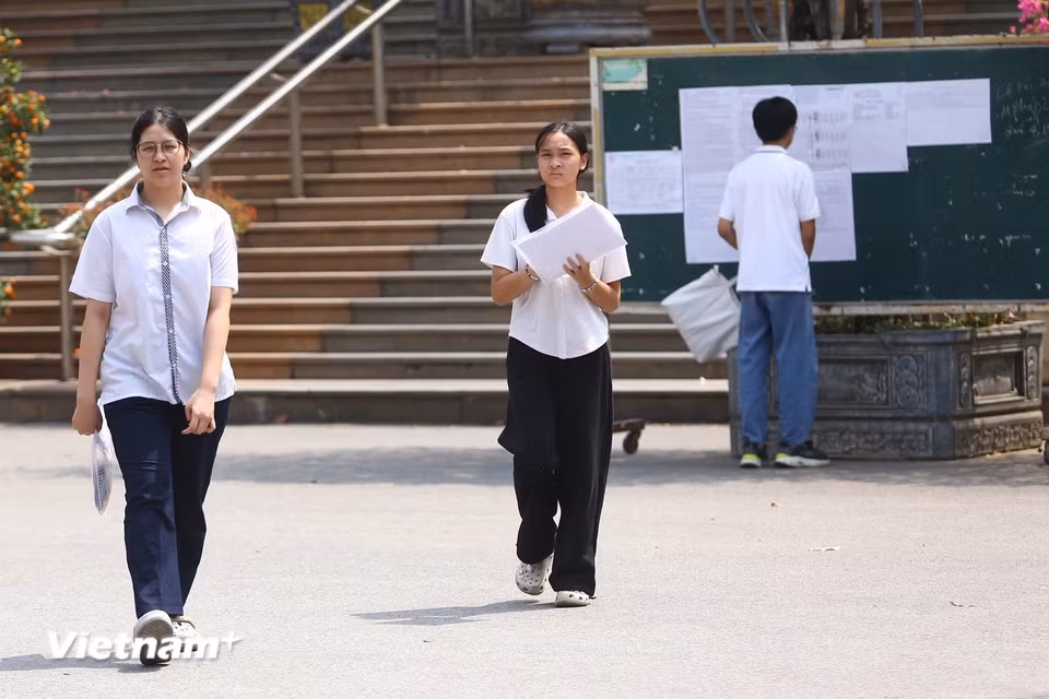 Nhiều thí sinh cũng chia sẻ, sau khi hoàn thành kỳ thi như trút được gánh nặng sau nhiều tháng ôn luyện. (Ảnh: Hoài Nam/Vietnam+)