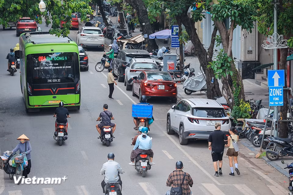 Đây là khu vực bắt đầu áp dụng các biện pháp hạn chế đối với phương tiện sử dụng nhiên liệu hóa thạch. (Ảnh: Hoài Nam/Vietnam+)
