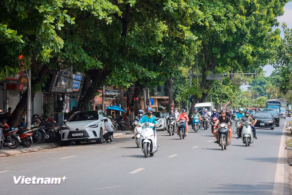 Đối với xe máy, thành phố khuyến khích hạn chế sử dụng phương tiện cũ, từng bước chuyển đổi sang phương tiện đạt tiêu chuẩn khí thải cao hơn hoặc sử dụng năng lượng sạch. (Ảnh: Hoài Nam/Vietnam+)